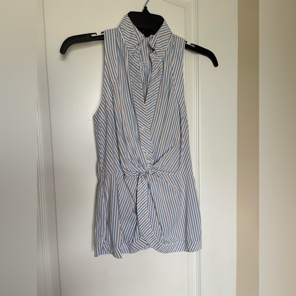 BCBGMaxAzria White and Blue Sleeveless Tie Front Blouse
